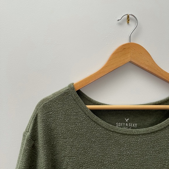 AMERICAN EAGLE Olive Green Cropped T-Shirt - Picture 3 of 9